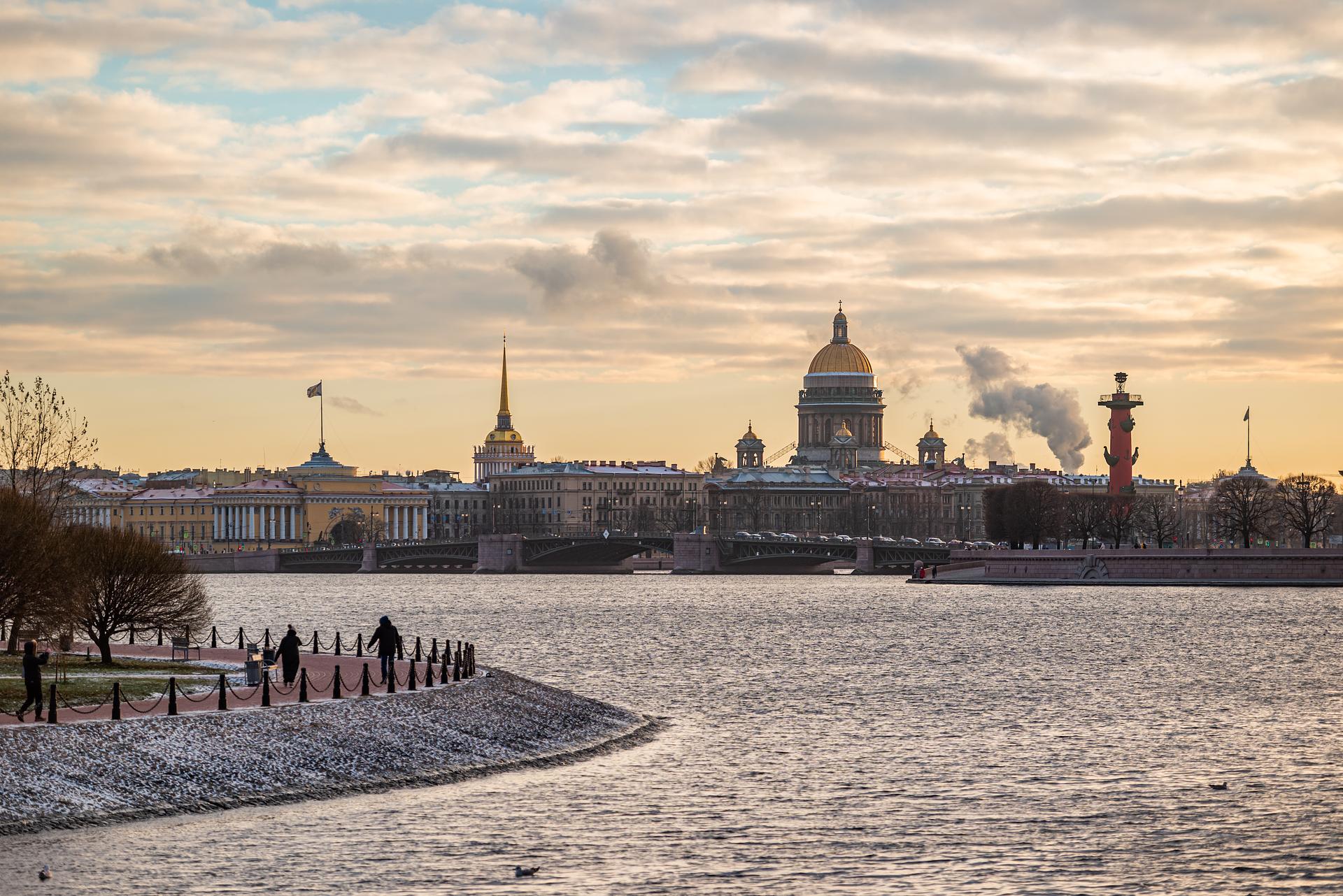 Новогодняя сказка на двоих: Петербург и Москва